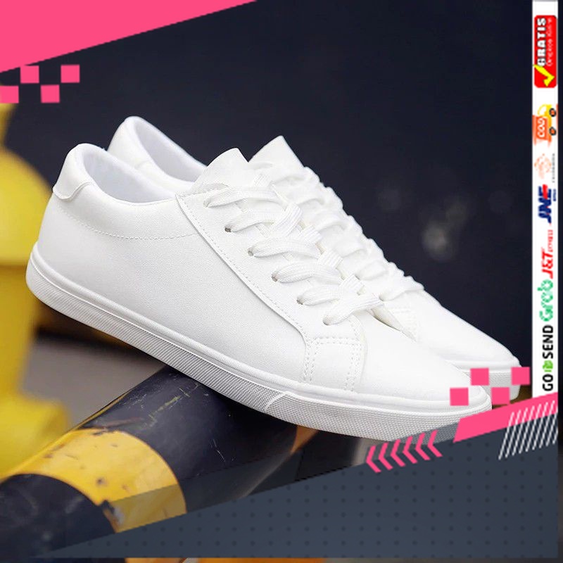 Sepatu Sneakers Putih (42)